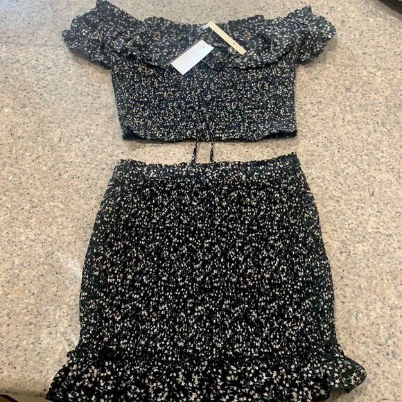 2 piece set, new condition never has been worn - Picture 1 of 2